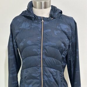 Lululemon Spring Fling Puffy Goose Down Windbreaker Camo Blue Sz 10